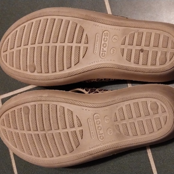 Leopard Crocs W7 - Picture 4 of 6